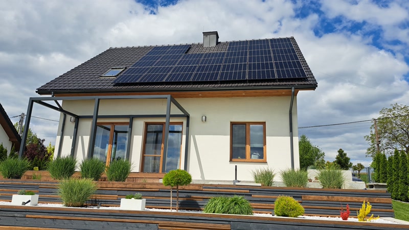 Fotowoltaika 12 kW na dachu domu jednorodzinnego pod Krakowem, panele monokrystaliczne