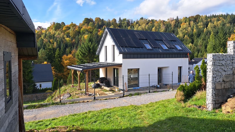 Fotowoltaika 8 kW w Beskidach, dach południowy w Bielsku-Białej, panele monokrystaliczne